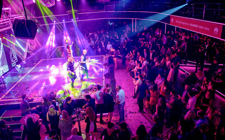 Πάρτι υπό τους ήχους του συγκροτήματος 48 Ώρες Πάρτι υπό τους ήχους του συγκροτήματος 48 Ώρες