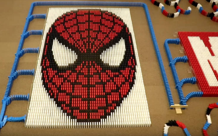 Η περίεργη ικανοποίηση που δίνουν 1.000.000 ντόμινο όταν πέφτουν