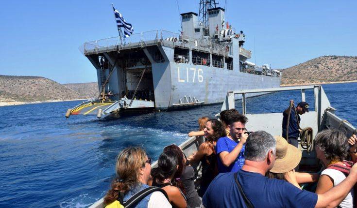 Το αρματαγωγός «Λέσβος» προσέκρουσε σε άλλα πλοία στο ναύσταθμο Σαλαμίνας