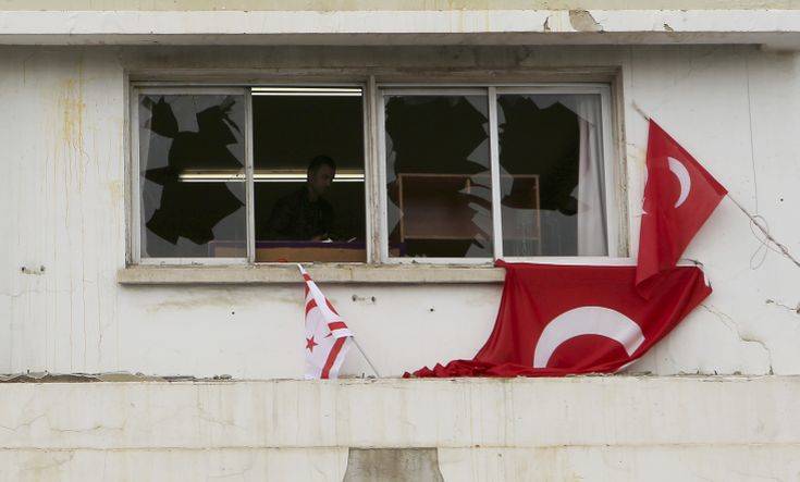 «Έχω ένα πιστόλι. Με άδεια. Το όπλισα. Περιμένω»