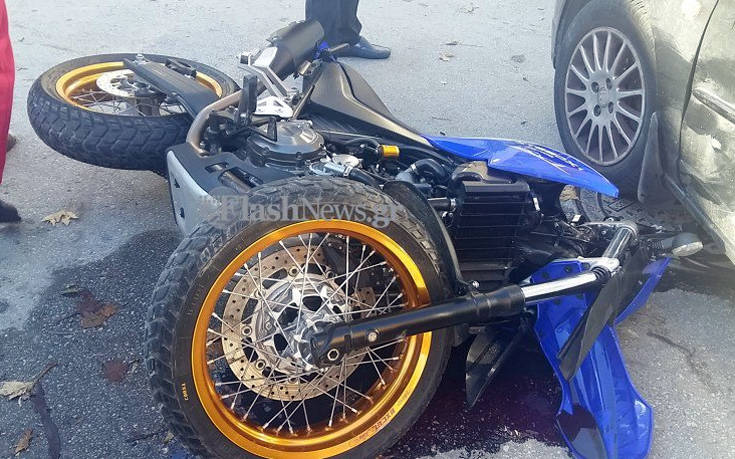 Αυτοκίνητο συγκρούστηκε με μηχανή στη Σούδα