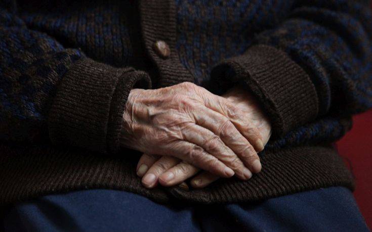 Γιαγιά 106 ετών με 11 τρισέγγονα νίκησε τον κορονοϊό