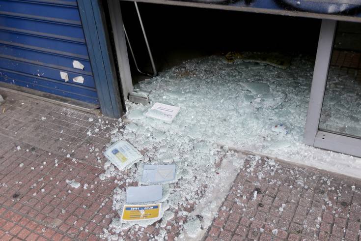 ÁÈÇÍÁ-ÏÌÁÄÁ ÁÃÍÙÓÔÙÍ ÊÁÔÅÓÔÑÅØÅ ÌÅ ÂÁÑÉÏÐÏÕËÅÓ ÔÏ ÕÐÏÊÁÔÁÓÔÇÔÌÁ ÔÙÍ ÅËÔÁ ÓÔÇÍ ÐÁÔÇÓÉÙÍ ÊÁÉ ÌÉÁ ÔÑÁÐÅÆÁ (EUROKINISSI/ÃÉÁÍÍÇÓ ÐÁÍÁÃÏÐÏÕËÏÓ) ÁÈÇÍÁ-ÏÌÁÄÁ ÁÃÍÙÓÔÙÍ ÊÁÔÅÓÔÑÅØÅ ÌÅ ÂÁÑÉÏÐÏÕËÅÓ ÔÏ ÕÐÏÊÁÔÁÓÔÇÔÌÁ ÔÙÍ ÅËÔÁ ÓÔÇÍ ÐÁÔÇÓÉÙÍ ÊÁÉ ÌÉÁ ÔÑÁÐÅÆÁ (EUROKINISSI/ÃÉÁÍÍÇÓ ÐÁÍÁÃÏÐÏÕËÏÓ)