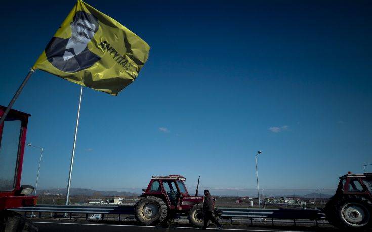 Ξεκίνησαν τα μπλόκα των αγροτών