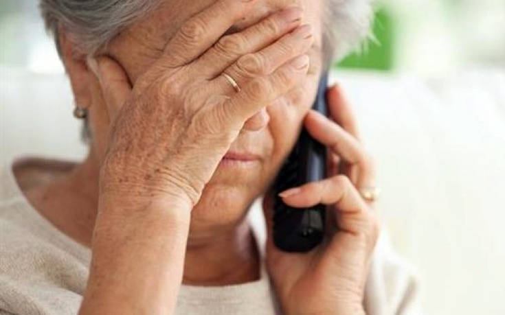 Έπαιρναν τηλέφωνα ηλικιωμένους και τους ζητούσαν λεφτά για συγγενείς τους