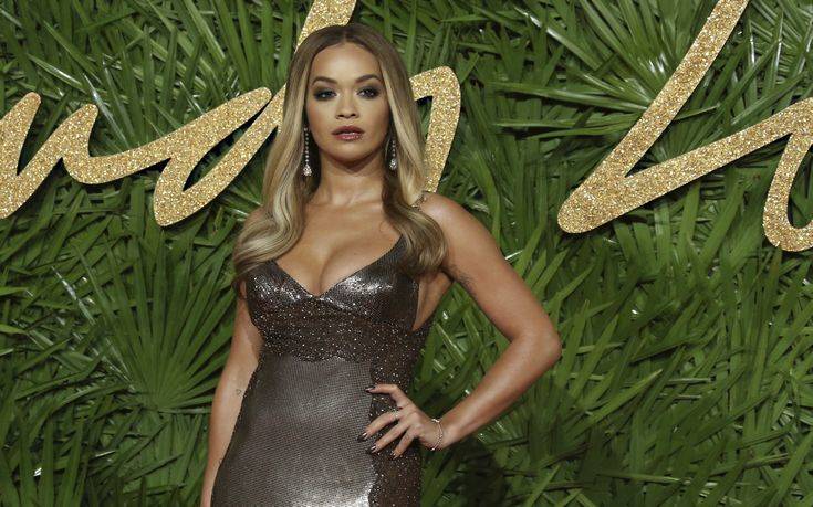 Ολόγυμνη καλωσόρισε το 2018 η Rita Ora