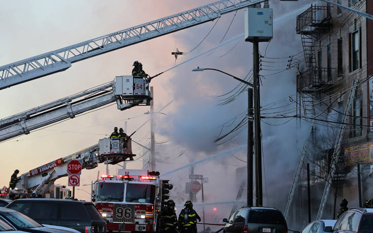 Πυρκαγιά σε τετραώροφο κτίριο στο Μπρονξ της Νέας Υόρκης