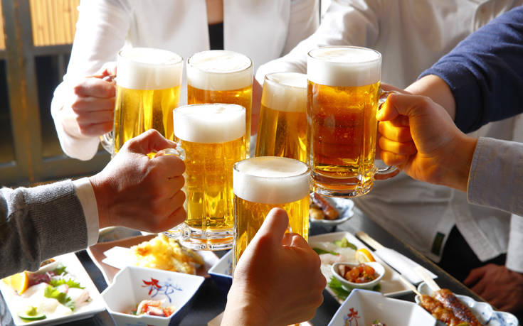 Πόσο αλκοόλ πίνουν οι Έλληνες, πότε θεωρείται κάποιος αλκοολικός – Newsbeast