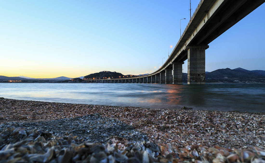 Η εντυπωσιακή γέφυρα της λίμνης Πολυφύτου