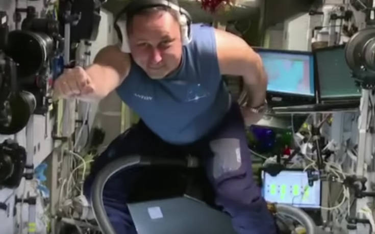 Σε τι χρησιμεύει μια ηλεκτρική σκούπα στο διάστημα;