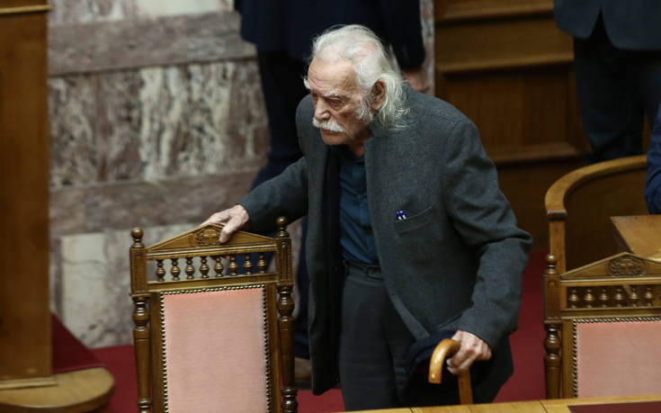 Μανώλης Γλέζος: Αγνώριστο το ιστορικό στέλεχος της Αριστεράς σε πρόσφατη φωτογραφία