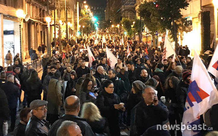 Στην Ομόνοια συγκεντρώνεται το ΠΑΜΕ κατά του πολυνομοσχεδίου