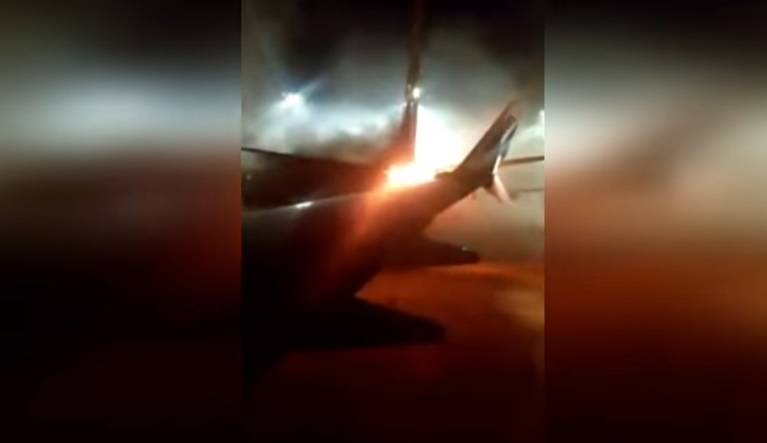 Πανικός από σύγκρουση αεροσκαφών και πυρκαγιά σε αεροδρόμιο του Καναδά