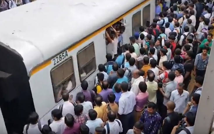 Μια απλή καθημερινή σε ένα τρένο της Ινδίας