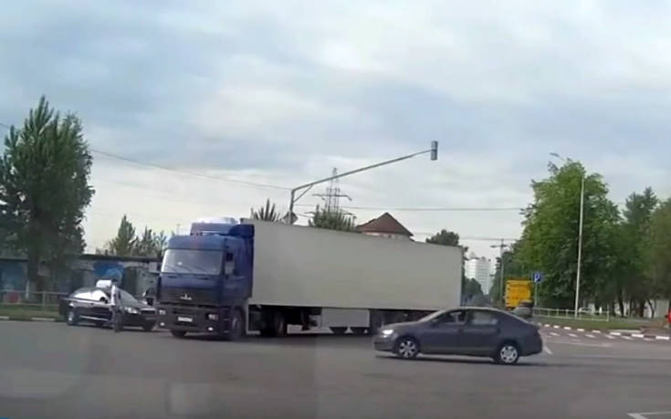 Πόσο δύσκολη και επικίνδυνη μπορεί να γίνει η οδήγηση ενός φορτηγού