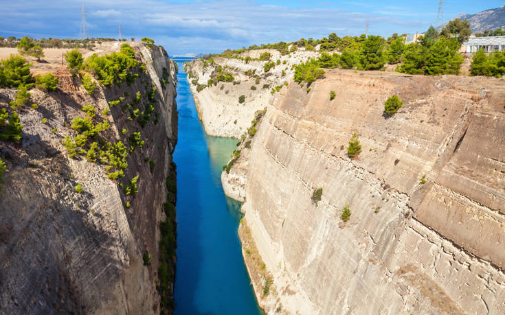 Βουτιά θανάτου στην διώρυγα της Κορίνθου: Αγνώστων μέχρι στιγμής στοιχείων η σορός