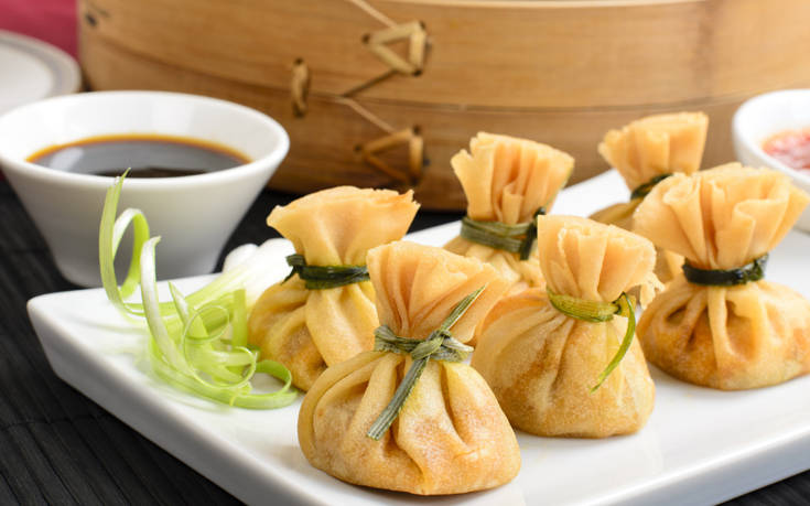 Wonton γεμιστά με αβοκάντο