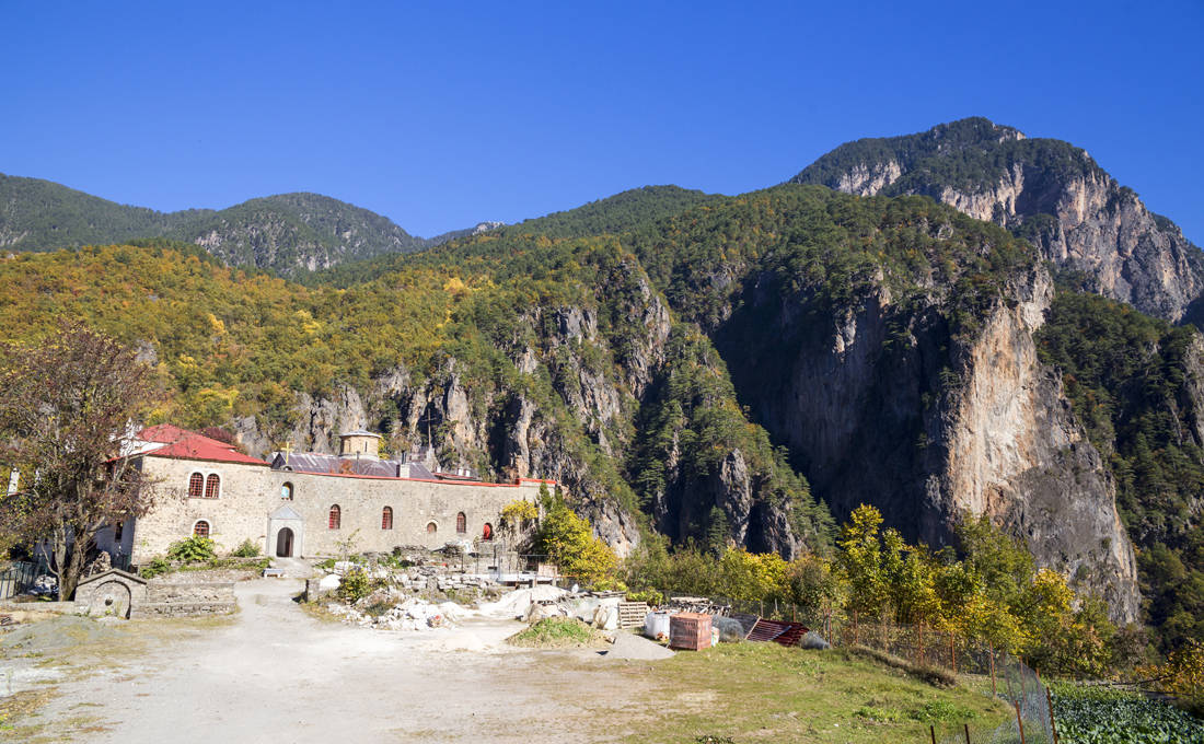 Το μοναστήρι μέσα στο φαράγγι