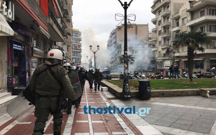 Επεισόδια στην Πλατεία Ναυαρίνου στο κέντρο της Θεσσαλονίκης