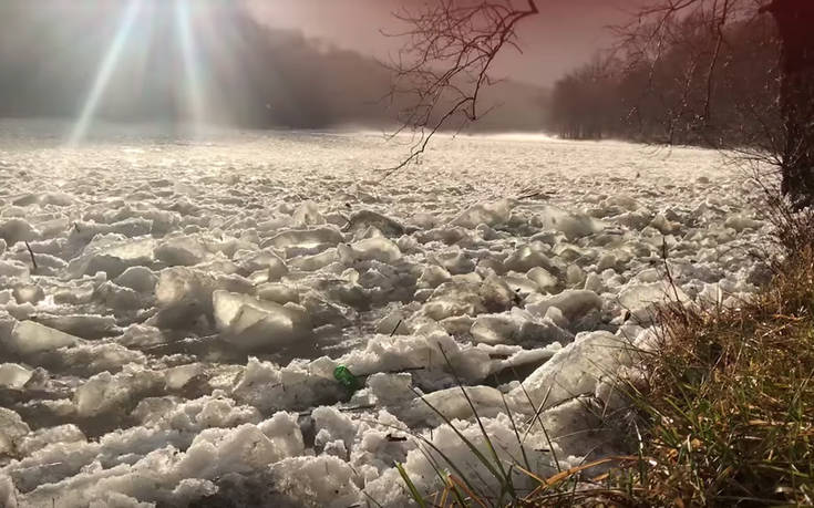 Ένα εντυπωσιακό ποτάμι από πάγο