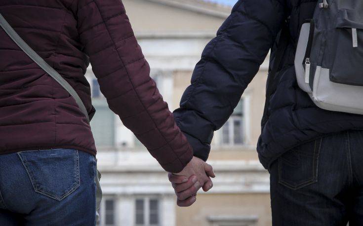«Όσο ερωτευμένοι και αν είστε τα μάτια σας 14, μη “φιληθείτε” με… άλλο αυτοκίνητο»