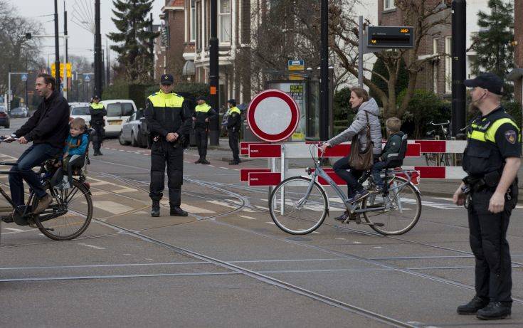 Όλα τα σενάρια για την επίθεση στον σιδηροδρομικό σταθμό του Άμστερνταμ εξετάζει η αστυνομία
