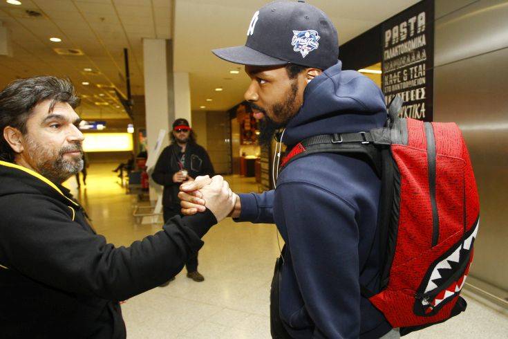 ÁÖÉÎÇ ÔÏÕ ÊÅÂÉÍ ÐÁÍÔÅÑ ÓÔÇÍ ÁÈÇÍÁ ÃÉÁ ËÏÃÁÑÉÁÓÌÏ ÔÇÓ ÁÅÊ (ÖÙÔÏÃÑÁÖÉÁ: ÈÁÍÁÓÇÓ ÄÇÌÏÐÏÕËÏÓ / EUROKINISSI)