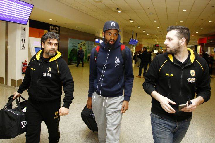 ÁÖÉÎÇ ÔÏÕ ÊÅÂÉÍ ÐÁÍÔÅÑ ÓÔÇÍ ÁÈÇÍÁ ÃÉÁ ËÏÃÁÑÉÁÓÌÏ ÔÇÓ ÁÅÊ (ÖÙÔÏÃÑÁÖÉÁ: ÈÁÍÁÓÇÓ ÄÇÌÏÐÏÕËÏÓ / EUROKINISSI)