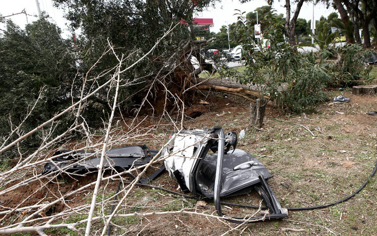 Φωτογραφίες από το σημείο που έγινε το τροχαίο με τον Ηλία Βρεττό