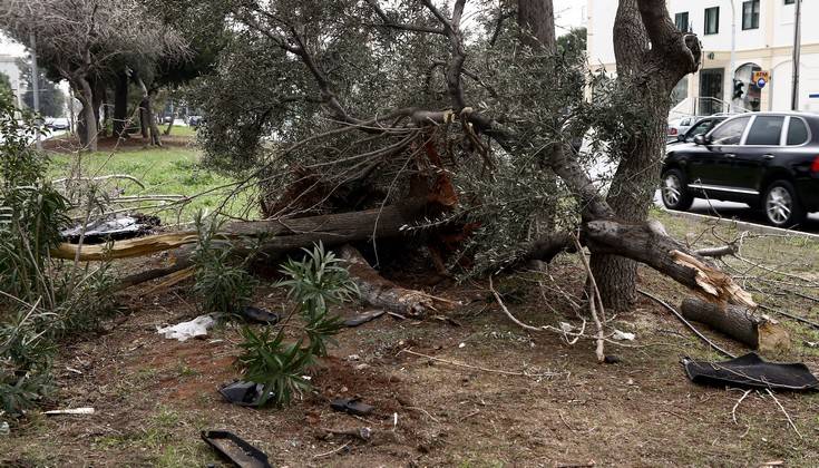 Χρειάστηκαν 45 λεπτά για να απεγκλωβίσουν τον Ηλία Βρεττό