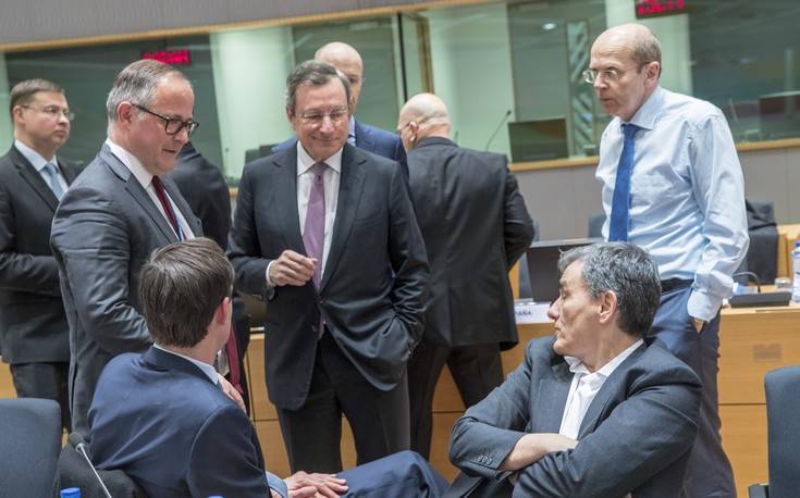 Η έκρηξη Τσακαλώτου στο Eurogroup και ο θερμός διάλογος με τον Ντράγκι