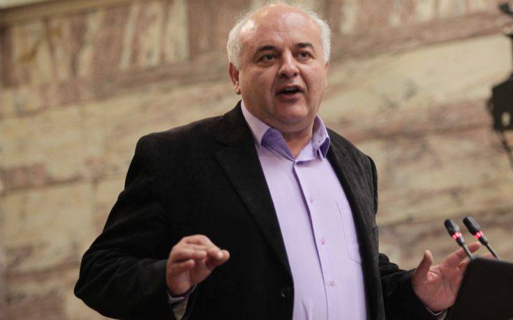 Καραθανασόπουλος: Απαράδεκτο να αντιμετωπίζεται στο πόδι το θέμα της αιγιαλίτιδας ζώνης