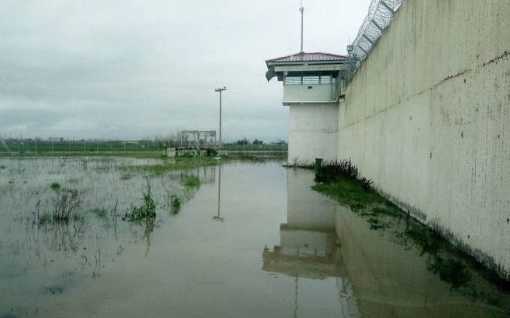 «Βούλιαξαν» οι φυλακές Τρικάλων από τη νεροποντή