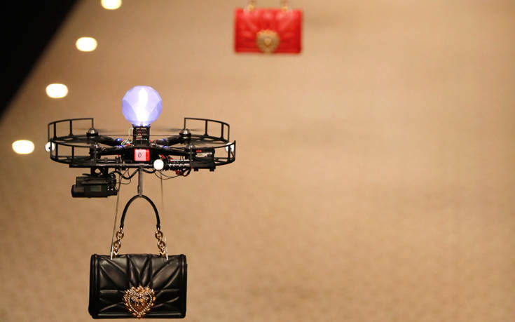 Drones έκαναν πασαρέλα στην επίδειξη των Dolce &#038; Gabbana