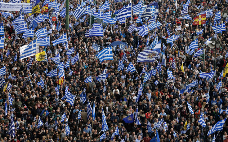 Ο Έλληνας διαδηλωτής με στεφάνι δάφνης στο πρωτοσέλιδο της Tageszeitung