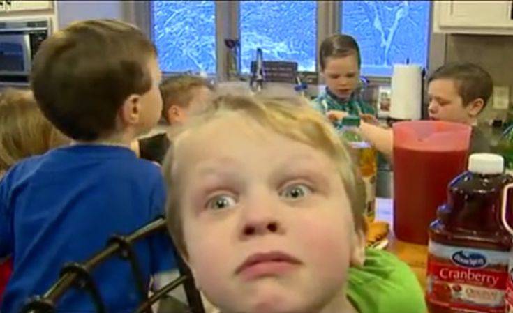 Το ζευγάρι που έχει 13 αγόρια και περιμένει το 14ο παιδί του