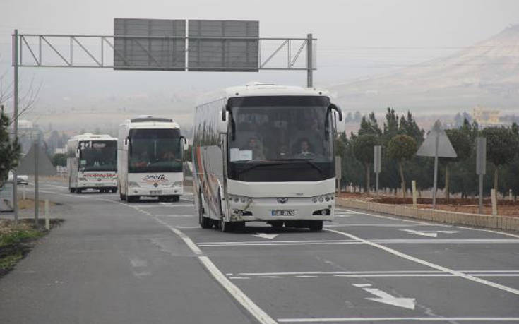 Αυτοκινητοπομπές με ενισχύσεις στέλνει η Τουρκία στο Αφρίν