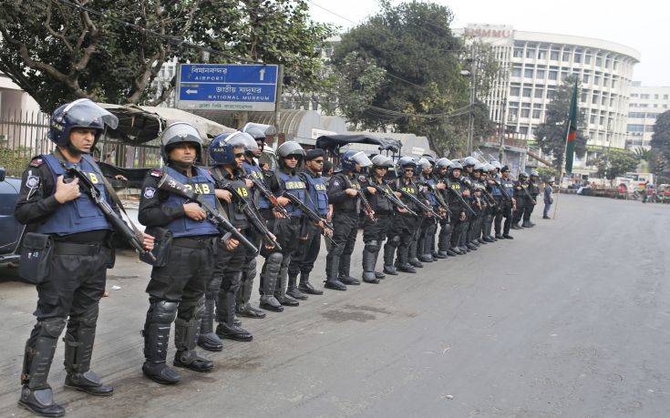 Δακρυγόνα κατά οπαδών της αντιπολίτευσης στο Μπαγκλαντές