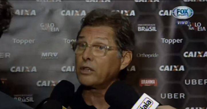 Απολύθηκε ο προπονητής που πήγε να… παίξει μπουνιές με δημοσιογράφο