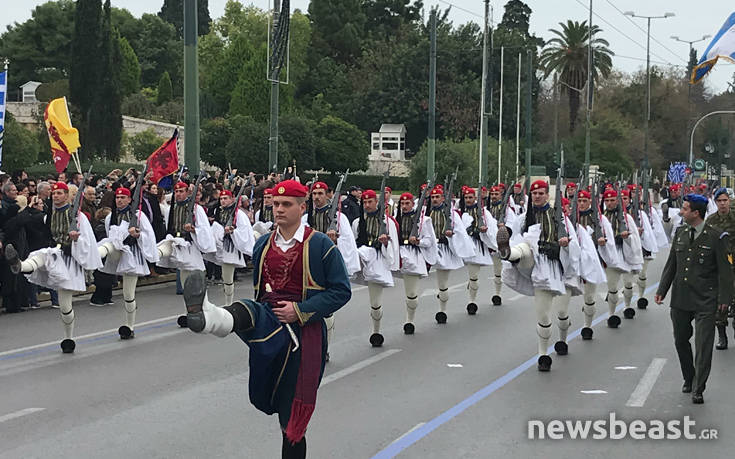 Αλλαγή φρουράς υπό τους ήχους του «Μακεδονία ξακουστή»