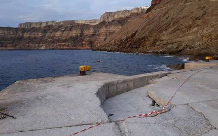 Προς αποκατάσταση η καθίζιση στην προβλήτα του λιμανιού της Σαντορίνης
