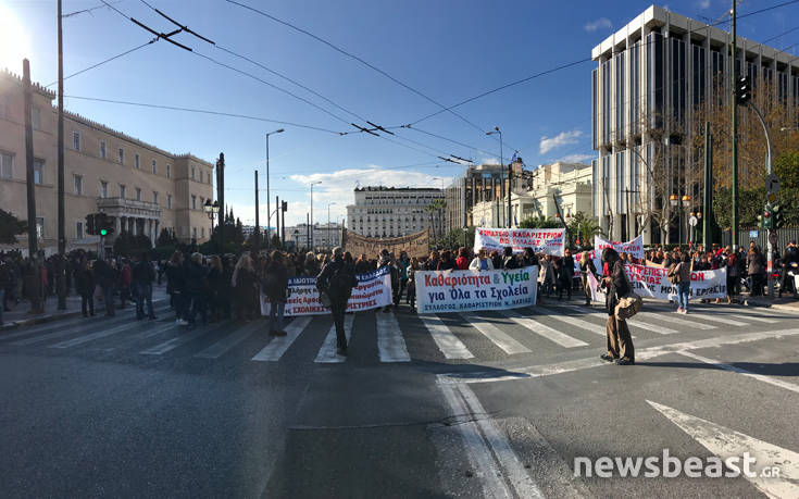 Οι καθαρίστριες έκλεισαν αιφνιδιαστικά τη Βασιλίσσης Σοφίας