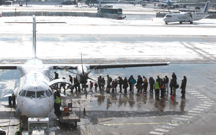 Το χιόνι ακύρωσε 200 πτήσεις από το αεροδρόμιο Ορλί στο Παρίσι
