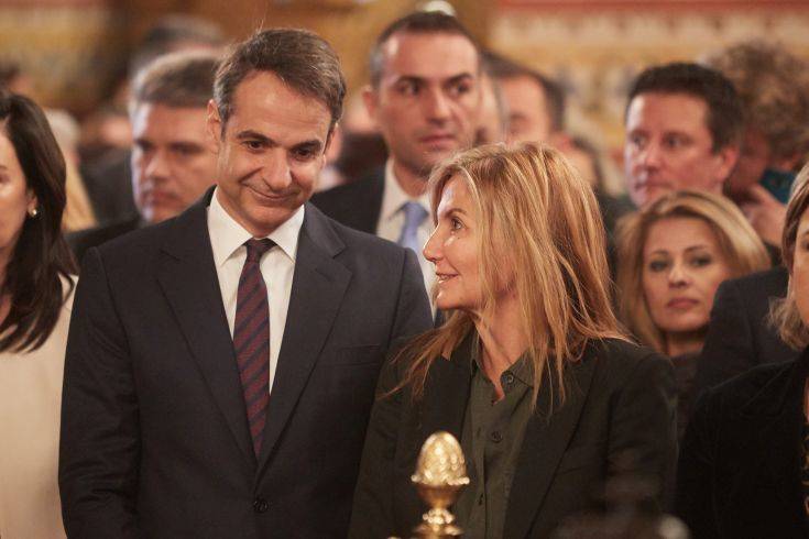 Μαρέβα Μητσοτάκη: Ντροπή να ρίχνουν δακρυγόνα σε γυναίκες και παιδιά