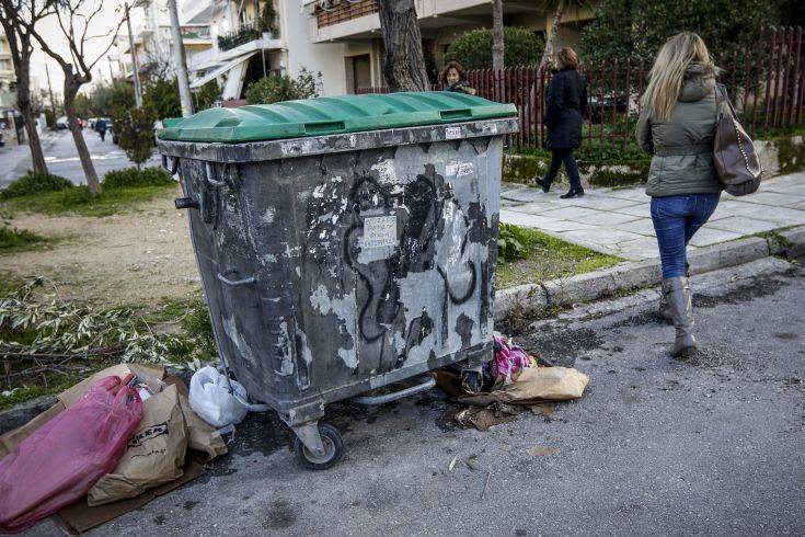 Ανατριχιαστικές λεπτομέρειες για το νεκρό μωρό που βρέθηκε στον κάδο