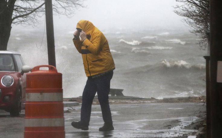 Χάος στις ανατολικές ΗΠΑ από ανέμους 129 χιλιομέτρων και πλημμύρες