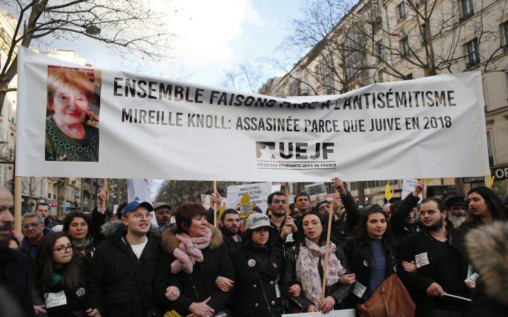 Χιλιάδες άνθρωποι στη «λευκή πορεία» στο Παρίσι κατά του αντισημιτισμού