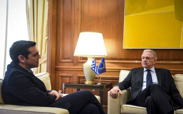 Τετ α τετ Τσίπρα – Αβραμόπουλου στο Μέγαρο Μαξίμου