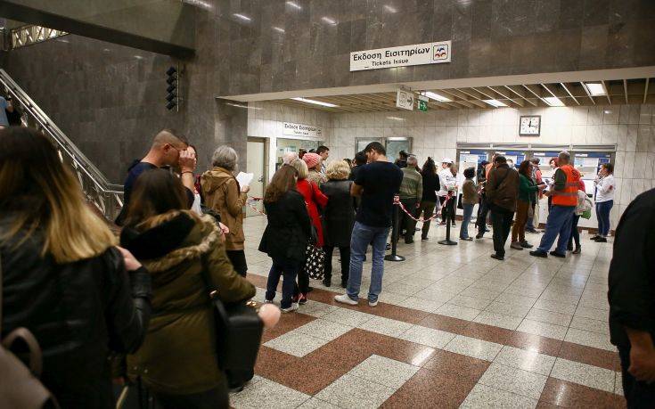 Πώς να αποφύγετε τις ουρές στα εκδοτήρια ηλεκτρονικών εισιτηρίων