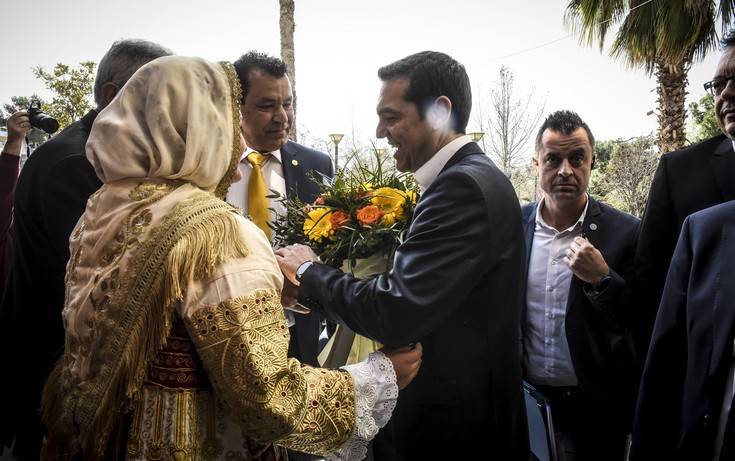Τσίπρας: Ντροπή να γίνονται οι Ρομά αποδιοπομπαίος τράγος